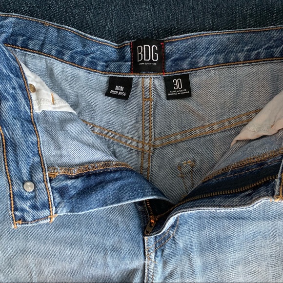 SOLD ON DEPOP - UO BDG Mom Jean High Waisted Jean Shorts - Size 30 - Picture 7 of 9
